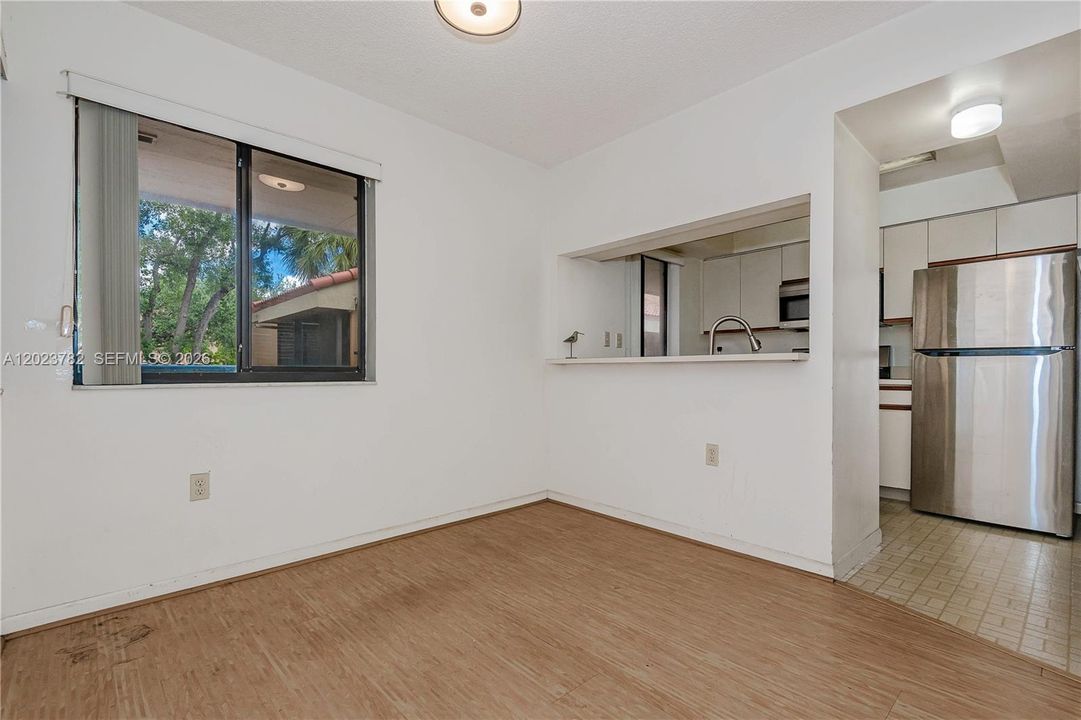 For Sale: $330,000 (2 beds, 2 baths, 1240 Square Feet)