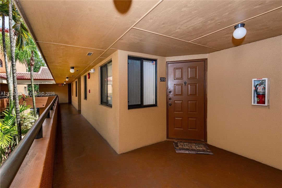 For Sale: $330,000 (2 beds, 2 baths, 1240 Square Feet)