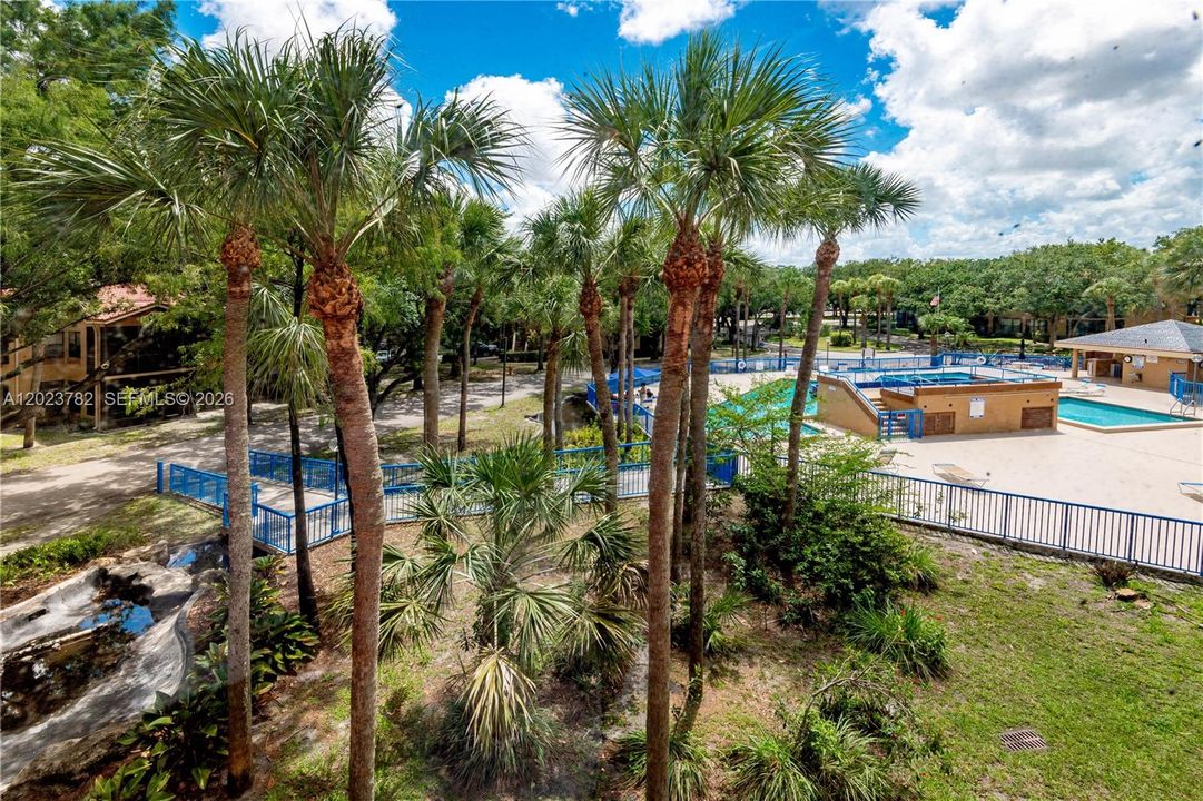 For Sale: $330,000 (2 beds, 2 baths, 1240 Square Feet)