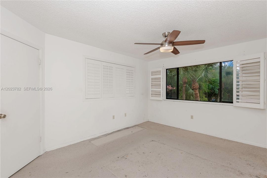 For Sale: $330,000 (2 beds, 2 baths, 1240 Square Feet)