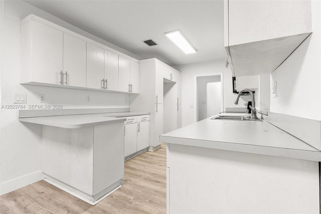 На продажу: $499,997 (4 спален, 2 ванн, 1673 Квадратных фут)