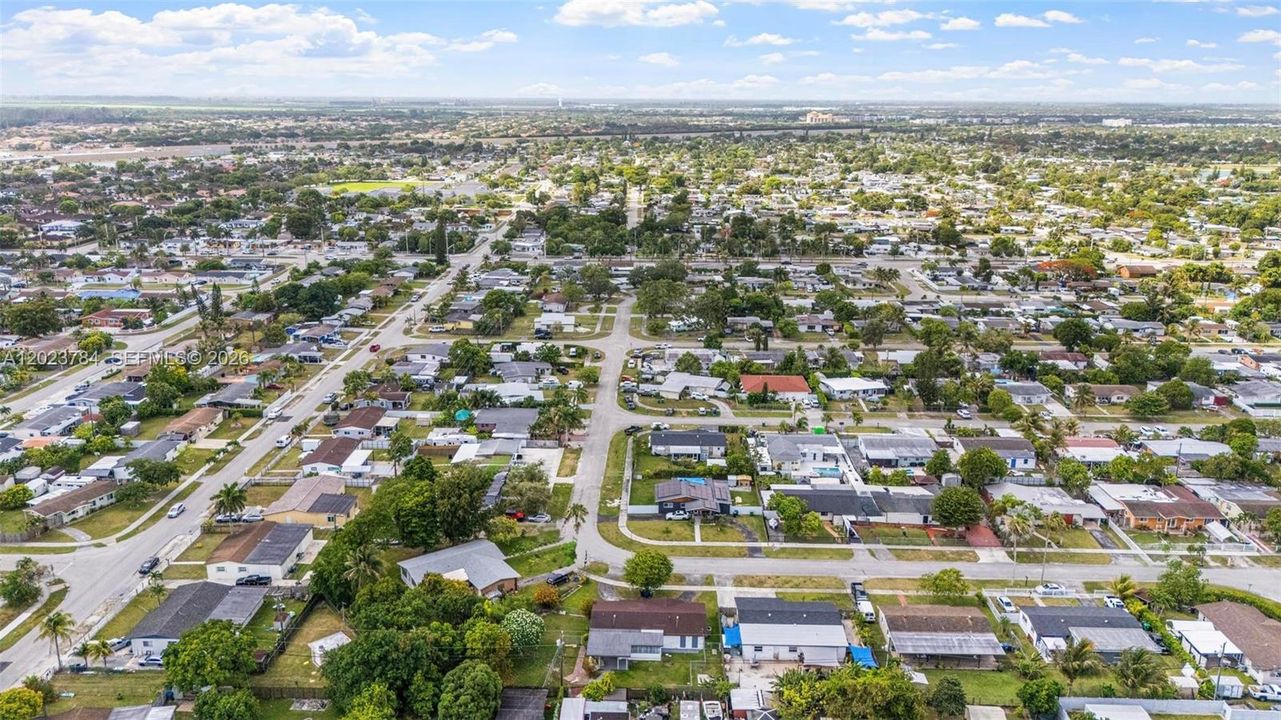 На продажу: $499,997 (4 спален, 2 ванн, 1673 Квадратных фут)
