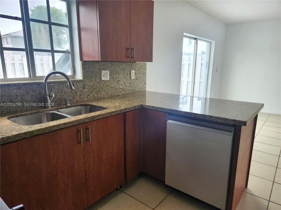 For Rent: $3,900 (4 beds, 2 baths, 2185 Square Feet)
