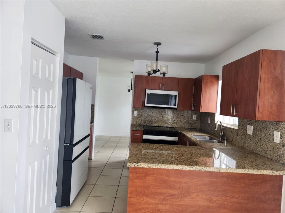For Rent: $3,900 (4 beds, 2 baths, 2185 Square Feet)