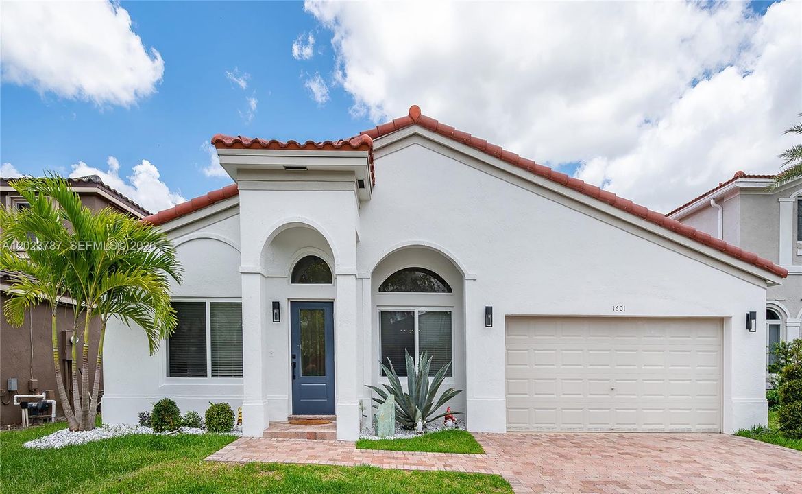 Active With Contract: $779,000 (3 beds, 2 baths, 1876 Square Feet)
