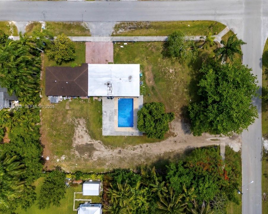 For Sale: $699,000 (7 beds, 3 baths, 2365 Square Feet)