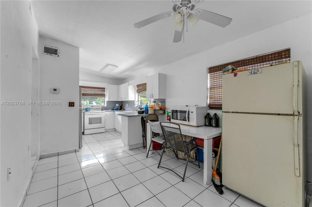 For Sale: $699,000 (7 beds, 3 baths, 2365 Square Feet)