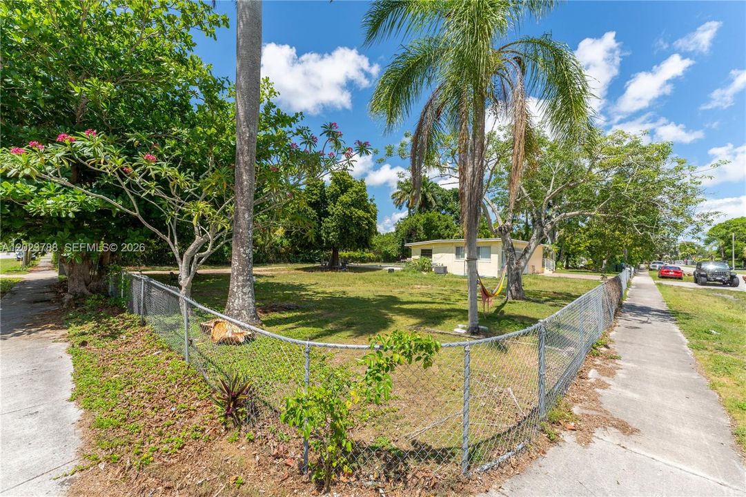 For Sale: $699,000 (7 beds, 3 baths, 2365 Square Feet)