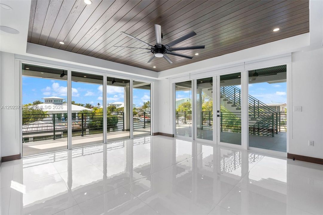 For Sale: $6,600,000 (5 beds, 3 baths, 2752 Square Feet)