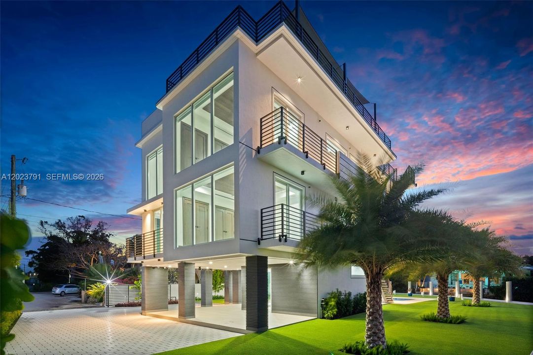For Sale: $6,600,000 (5 beds, 3 baths, 2752 Square Feet)