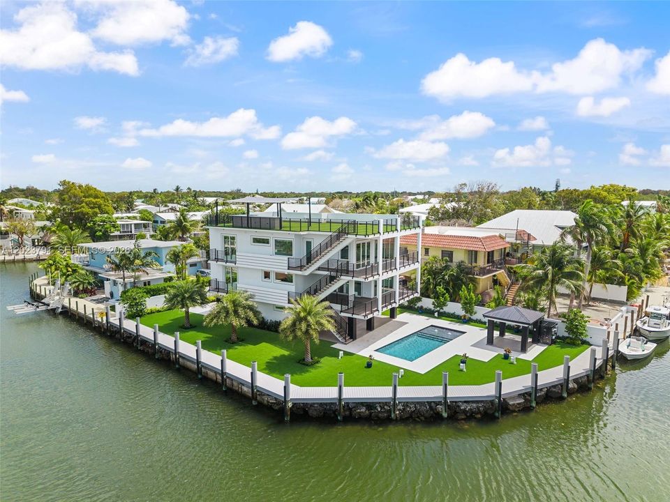 For Sale: $6,600,000 (5 beds, 3 baths, 2752 Square Feet)