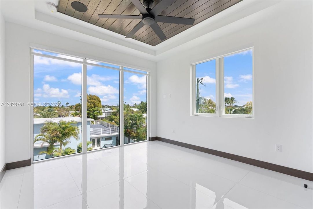 For Sale: $6,600,000 (5 beds, 3 baths, 2752 Square Feet)