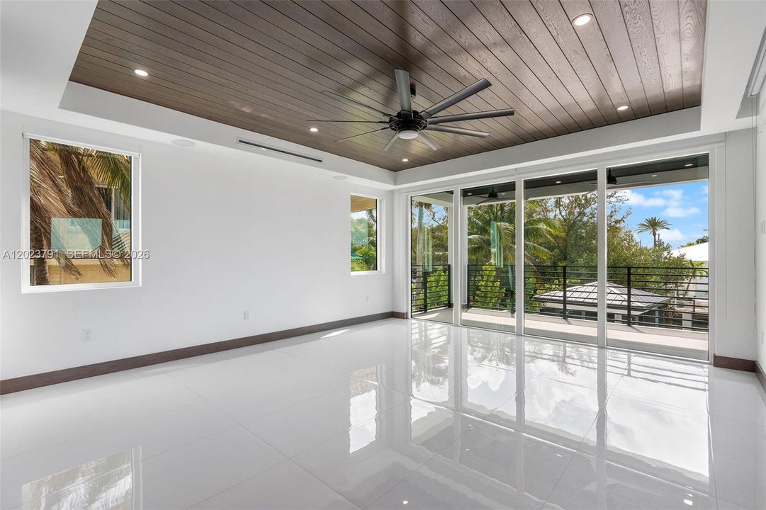 For Sale: $6,600,000 (5 beds, 3 baths, 2752 Square Feet)