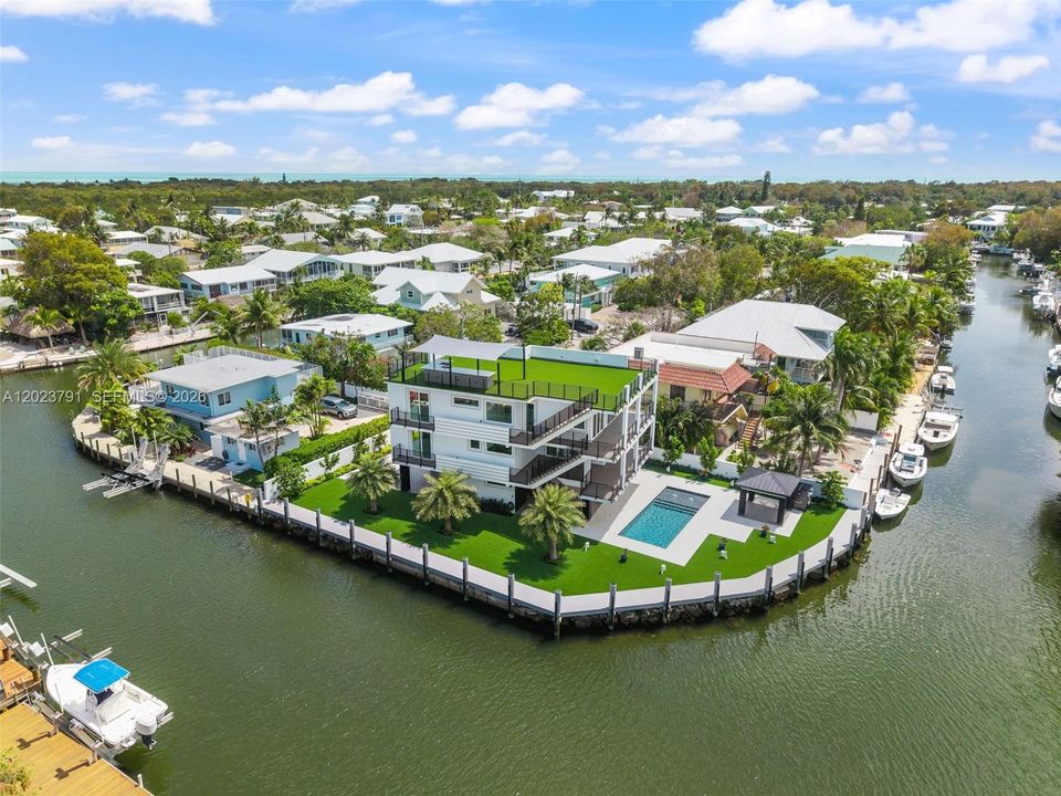 For Sale: $6,600,000 (5 beds, 3 baths, 2752 Square Feet)