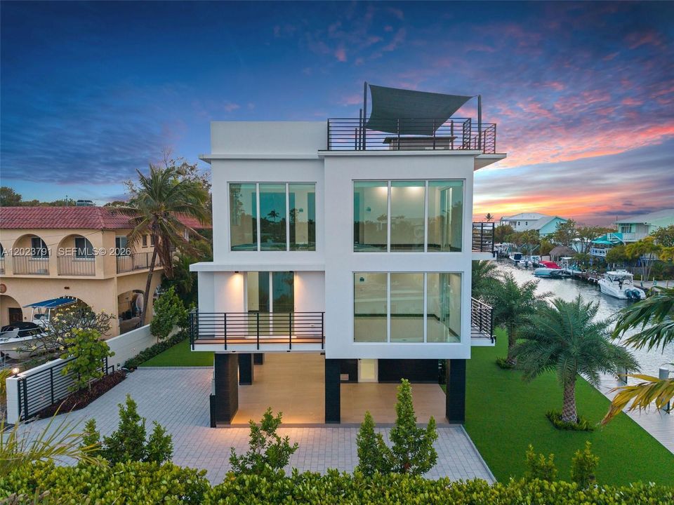 For Sale: $6,600,000 (5 beds, 3 baths, 2752 Square Feet)