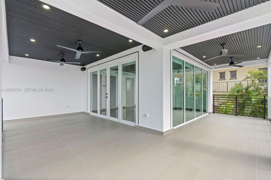 For Sale: $6,600,000 (5 beds, 3 baths, 2752 Square Feet)