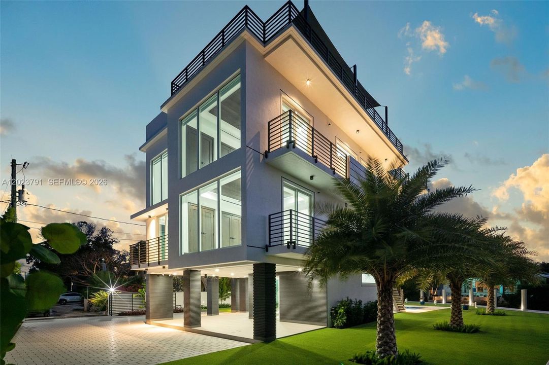 For Sale: $6,600,000 (5 beds, 3 baths, 2752 Square Feet)