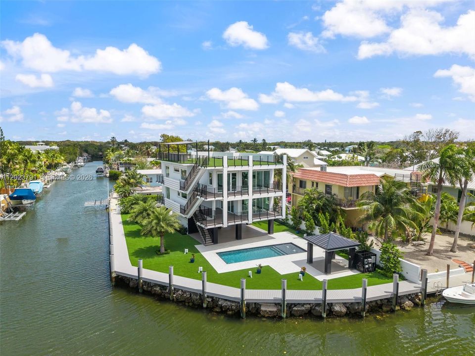 For Sale: $6,600,000 (5 beds, 3 baths, 2752 Square Feet)