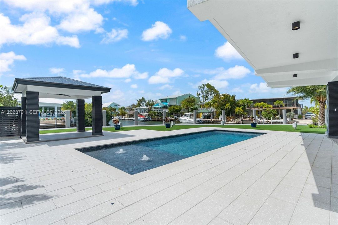 For Sale: $6,600,000 (5 beds, 3 baths, 2752 Square Feet)
