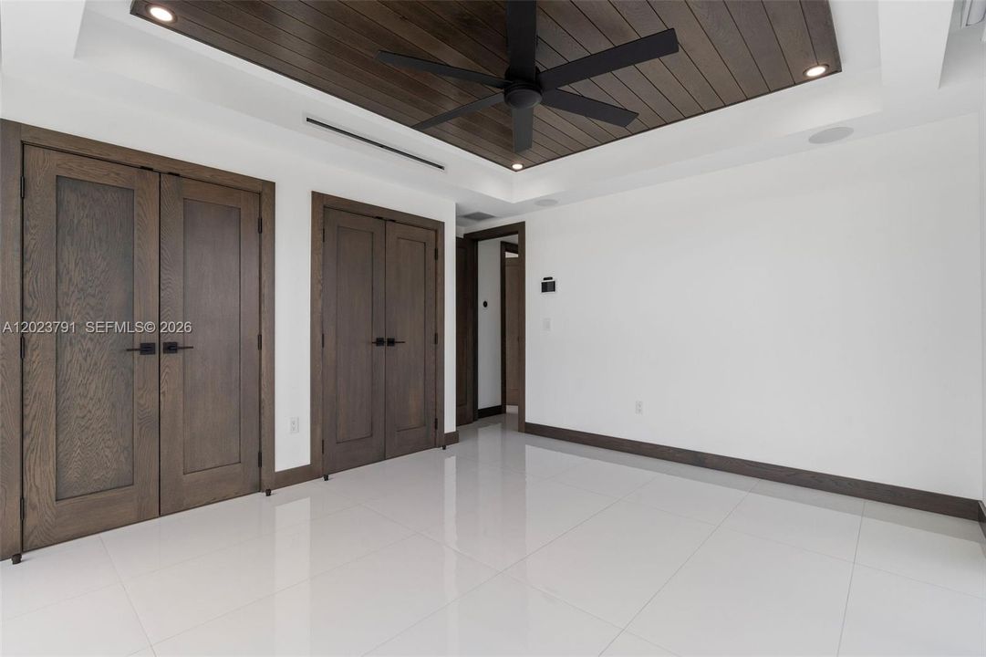 For Sale: $6,600,000 (5 beds, 3 baths, 2752 Square Feet)