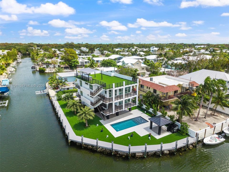 For Sale: $6,600,000 (5 beds, 3 baths, 2752 Square Feet)