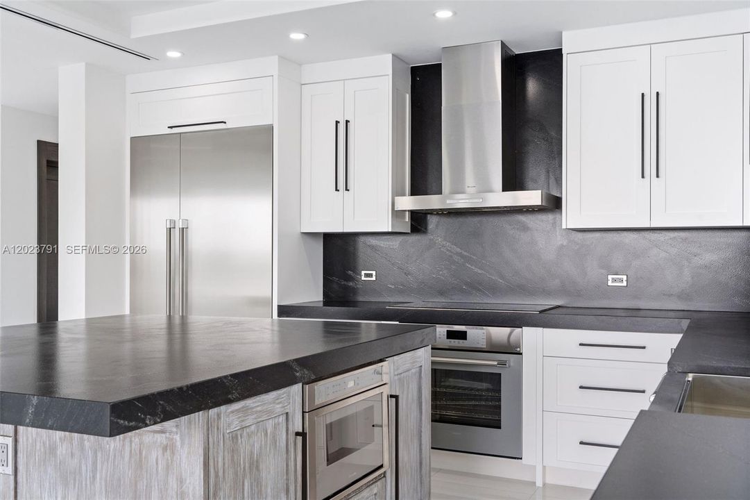 For Sale: $6,600,000 (5 beds, 3 baths, 2752 Square Feet)