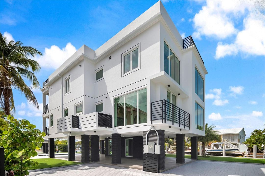 For Sale: $6,600,000 (5 beds, 3 baths, 2752 Square Feet)