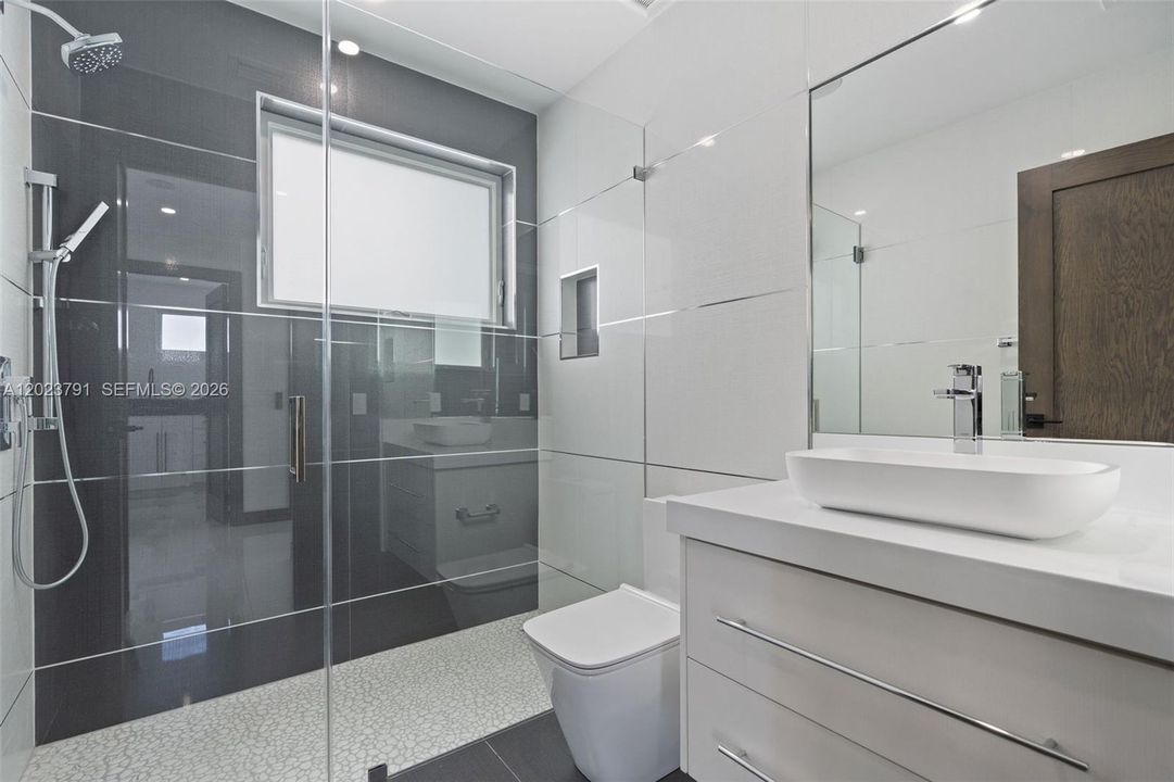 For Sale: $6,600,000 (5 beds, 3 baths, 2752 Square Feet)