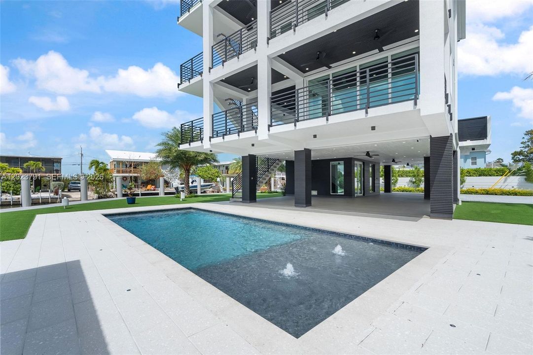 For Sale: $6,600,000 (5 beds, 3 baths, 2752 Square Feet)