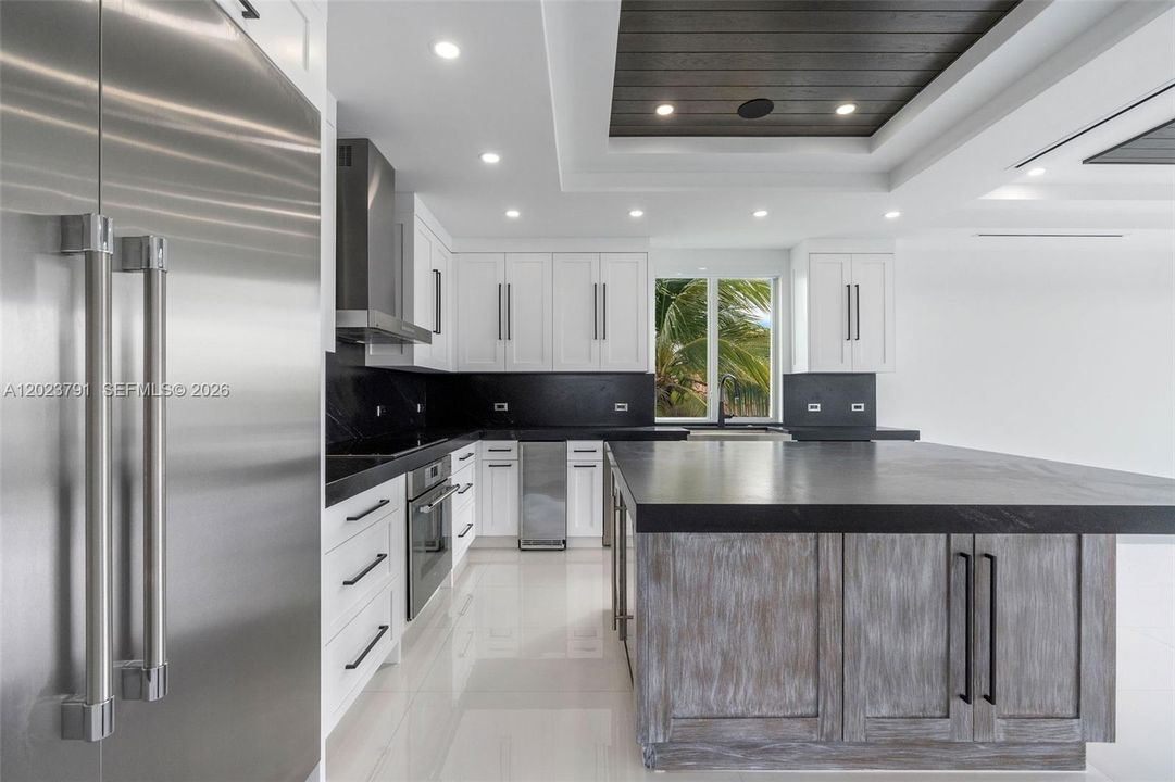 For Sale: $6,600,000 (5 beds, 3 baths, 2752 Square Feet)