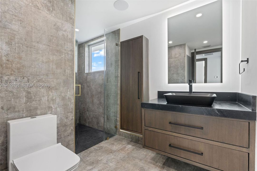 For Sale: $6,600,000 (5 beds, 3 baths, 2752 Square Feet)