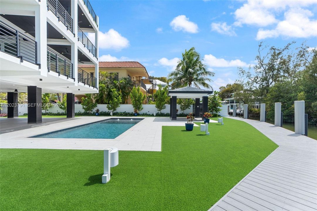 For Sale: $6,600,000 (5 beds, 3 baths, 2752 Square Feet)