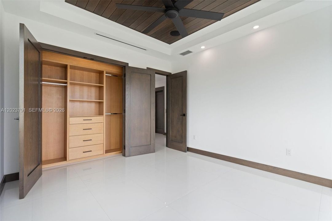 For Sale: $6,600,000 (5 beds, 3 baths, 2752 Square Feet)