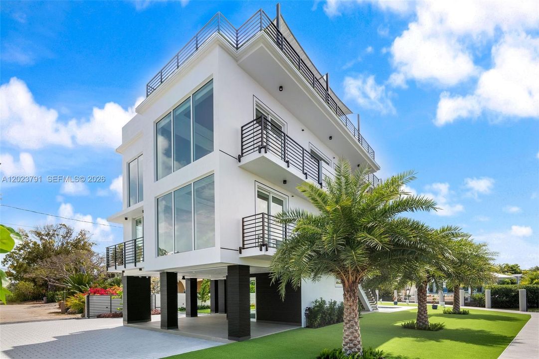 For Sale: $6,600,000 (5 beds, 3 baths, 2752 Square Feet)