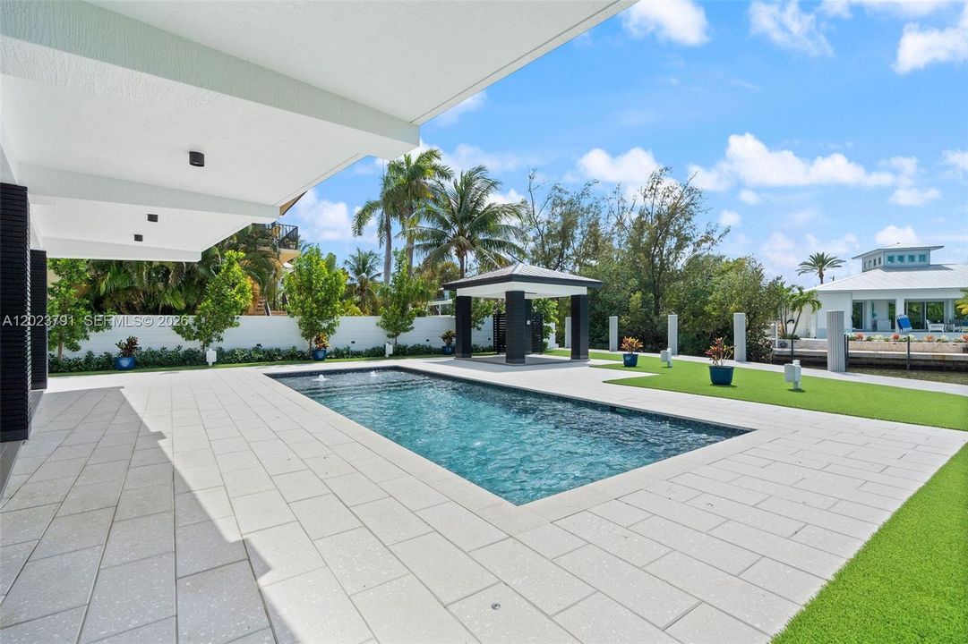 For Sale: $6,600,000 (5 beds, 3 baths, 2752 Square Feet)