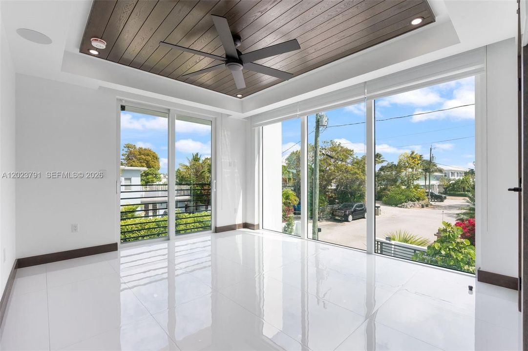 For Sale: $6,600,000 (5 beds, 3 baths, 2752 Square Feet)