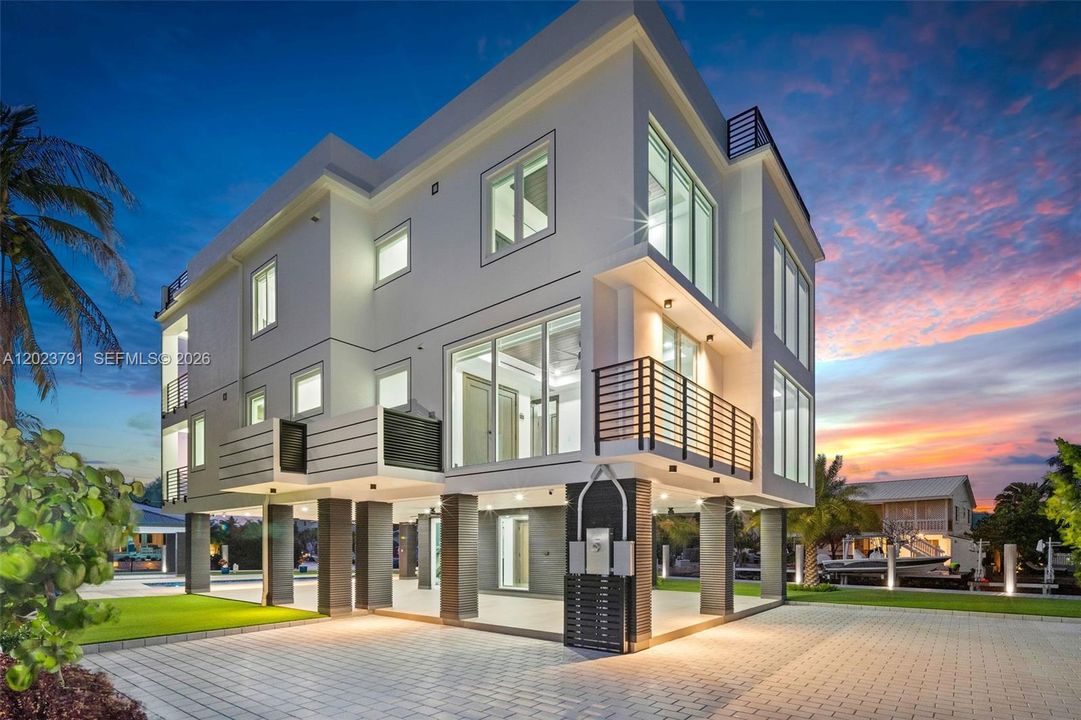 For Sale: $6,600,000 (5 beds, 3 baths, 2752 Square Feet)