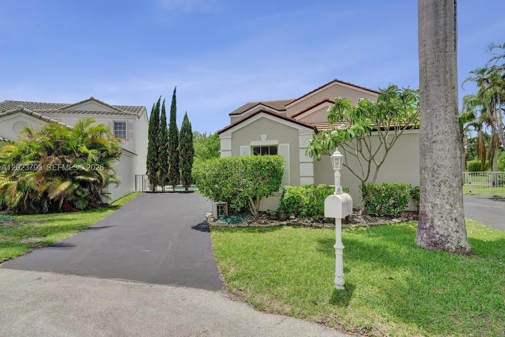 For Rent: $4,100 (4 beds, 2 baths, 2107 Square Feet)