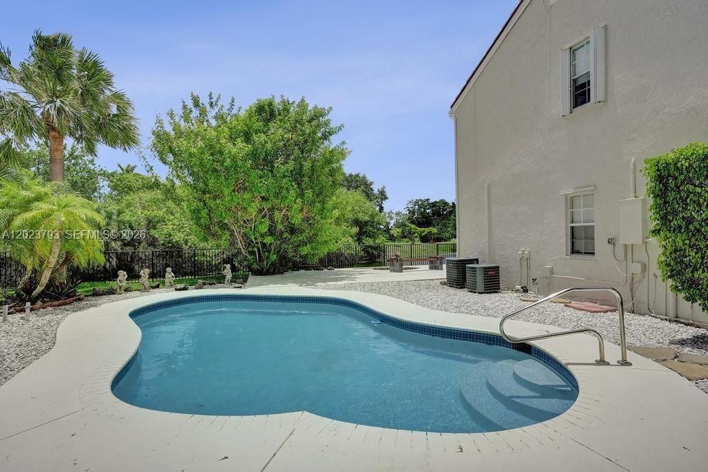 For Rent: $4,100 (4 beds, 2 baths, 2107 Square Feet)