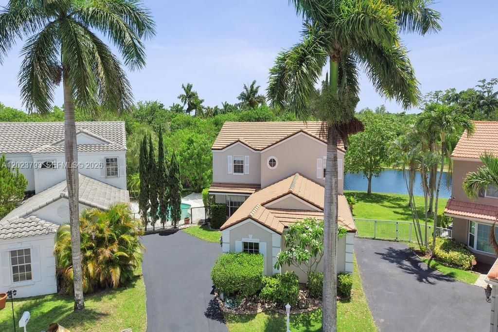 For Rent: $4,100 (4 beds, 2 baths, 2107 Square Feet)