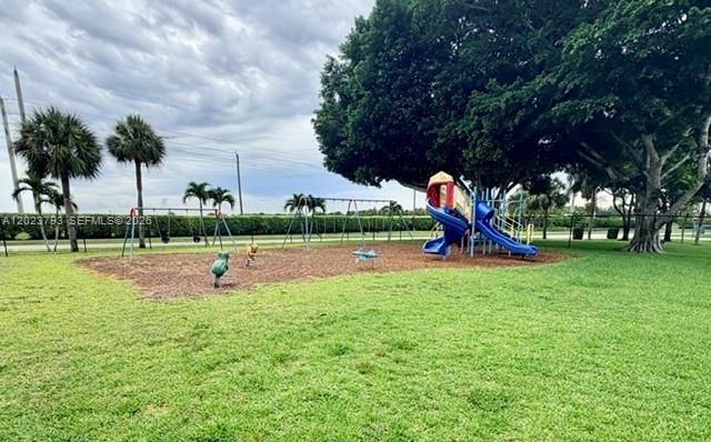 For Rent: $4,100 (4 beds, 2 baths, 2107 Square Feet)