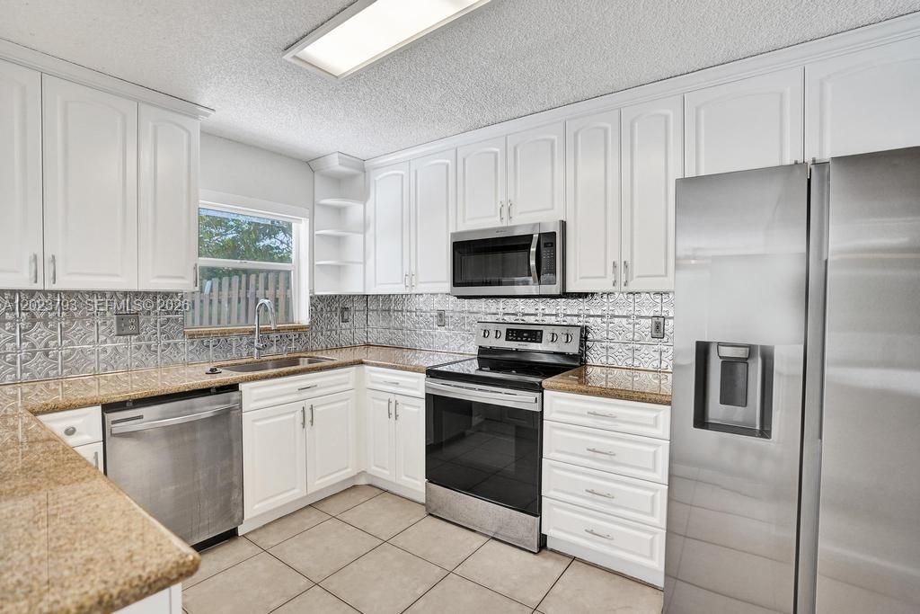 For Rent: $4,100 (4 beds, 2 baths, 2107 Square Feet)