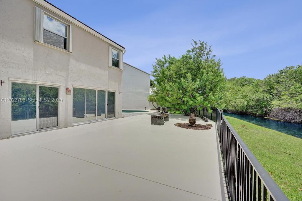 For Rent: $4,100 (4 beds, 2 baths, 2107 Square Feet)