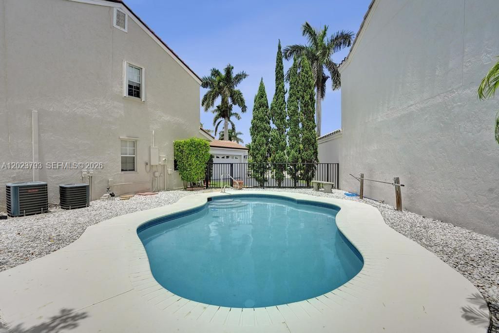 For Rent: $4,100 (4 beds, 2 baths, 2107 Square Feet)