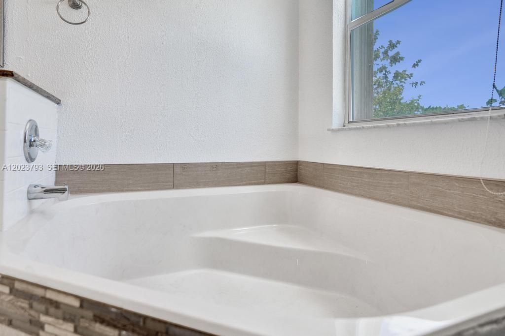 For Rent: $4,100 (4 beds, 2 baths, 2107 Square Feet)