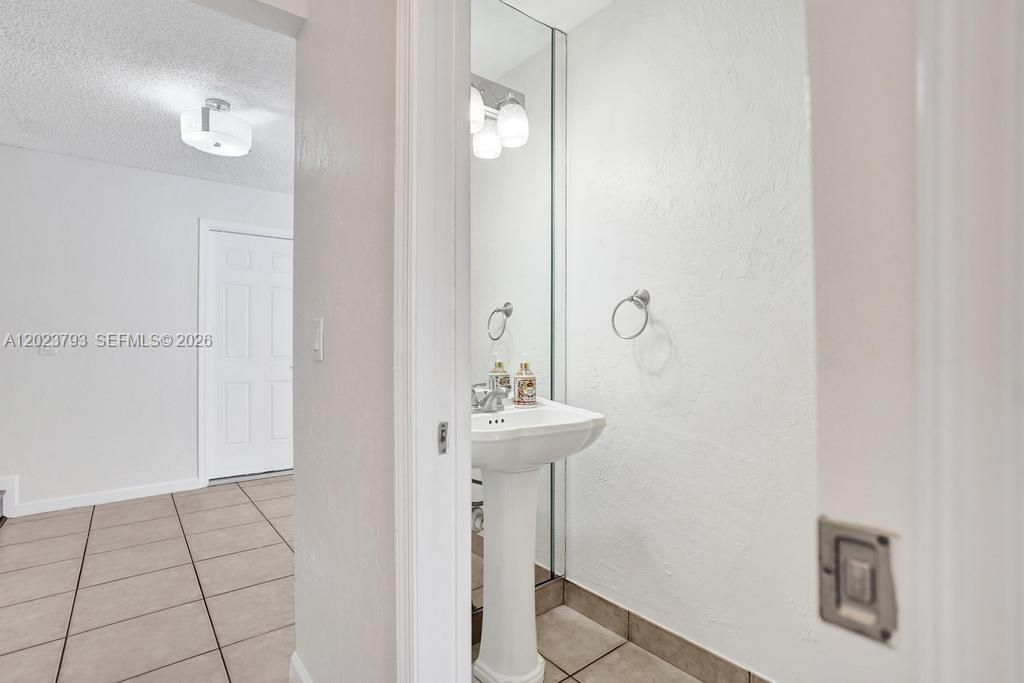 For Rent: $4,100 (4 beds, 2 baths, 2107 Square Feet)