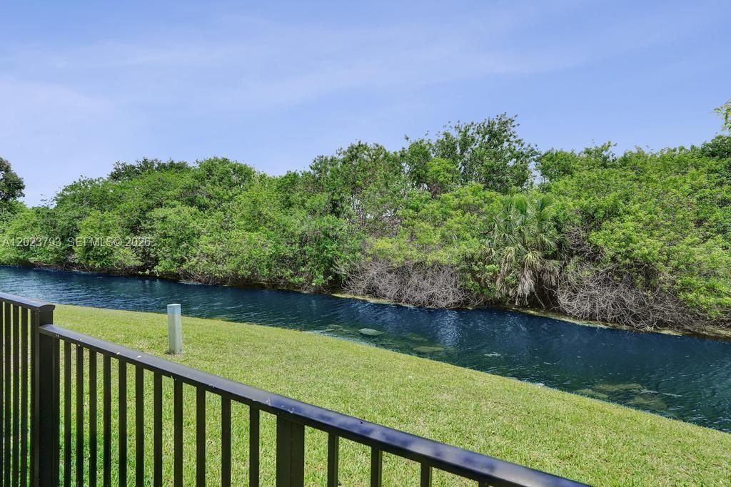 For Rent: $4,100 (4 beds, 2 baths, 2107 Square Feet)