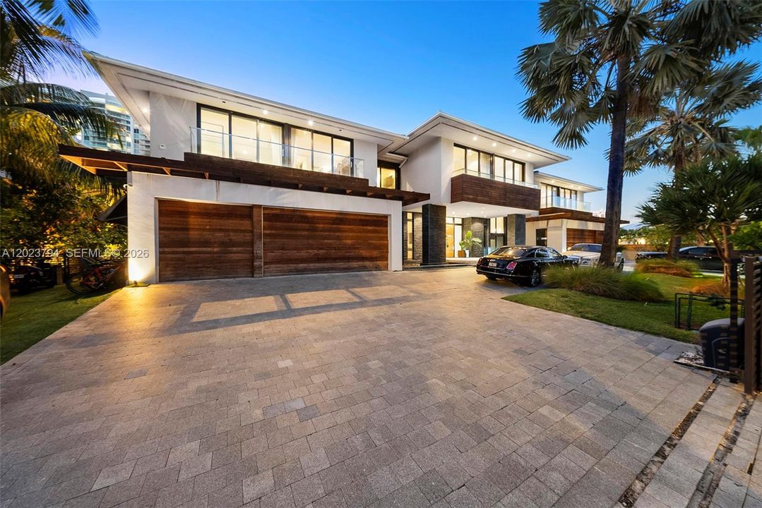 For Sale: $41,995,000 (12 beds, 12 baths, 10802 Square Feet)