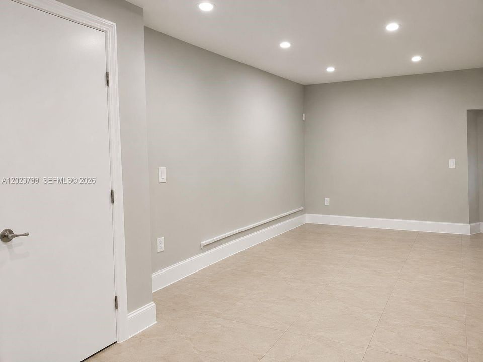 En Venta: $650,000 (5 camas, 3 baños, 2146 Pies cuadrados)