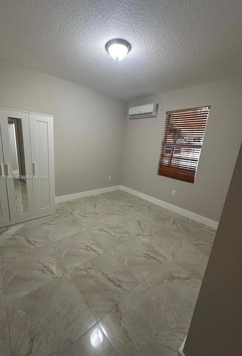En Venta: $650,000 (5 camas, 3 baños, 2146 Pies cuadrados)